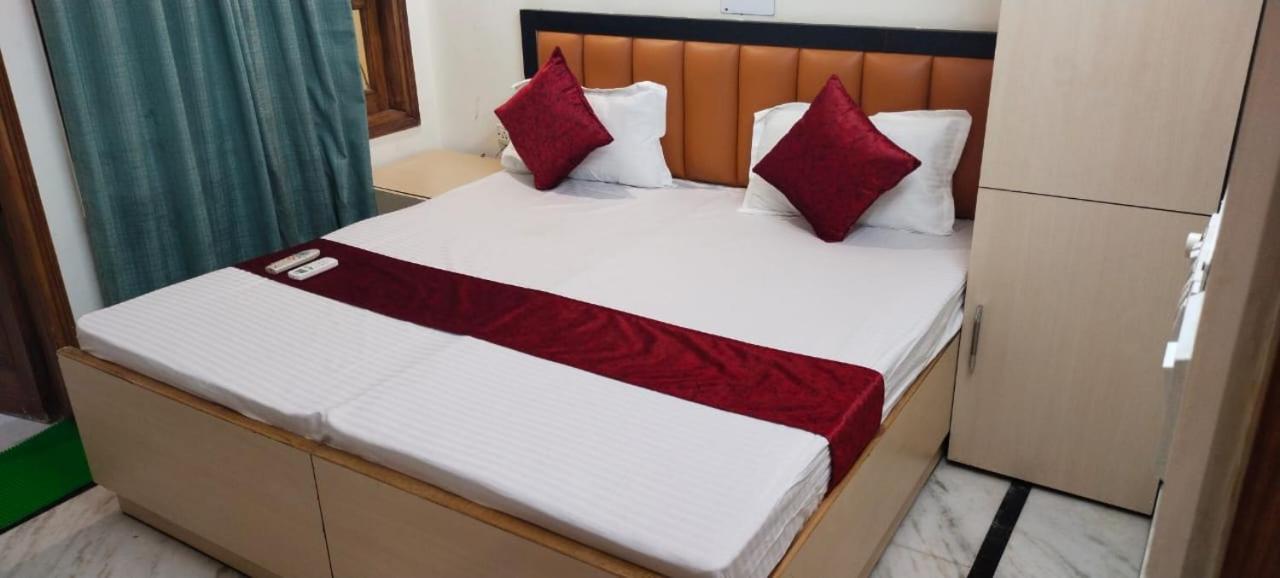 Hotel Empire&Banquet Hisār 외부 사진