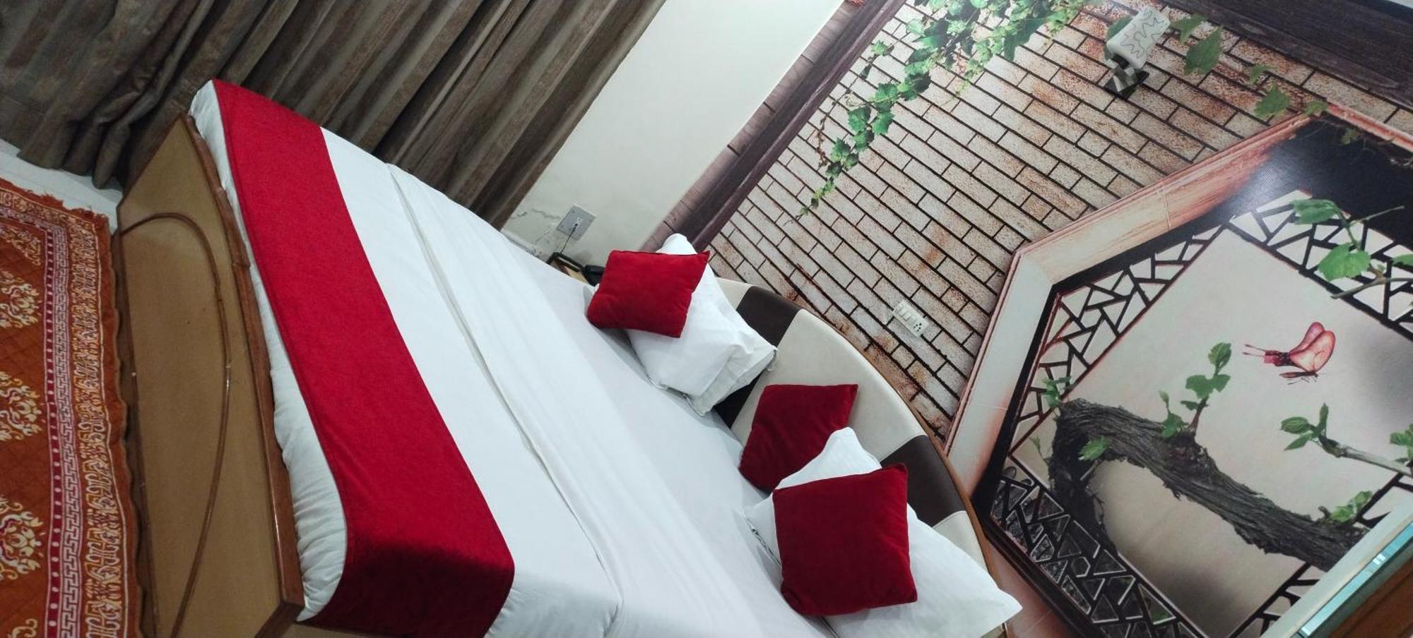 Hotel Empire&Banquet Hisār 외부 사진