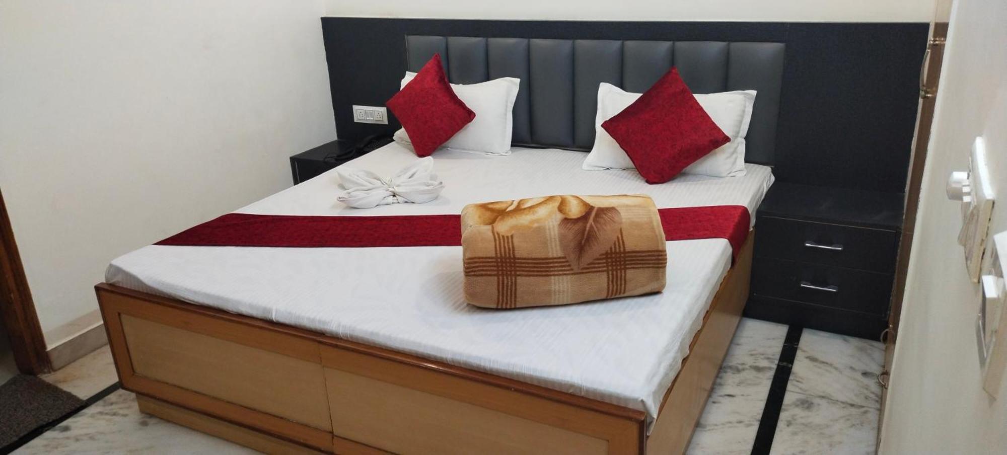 Hotel Empire&Banquet Hisār 외부 사진